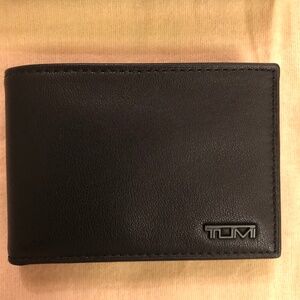 Tumi Delta slim men’s wallet black leather
